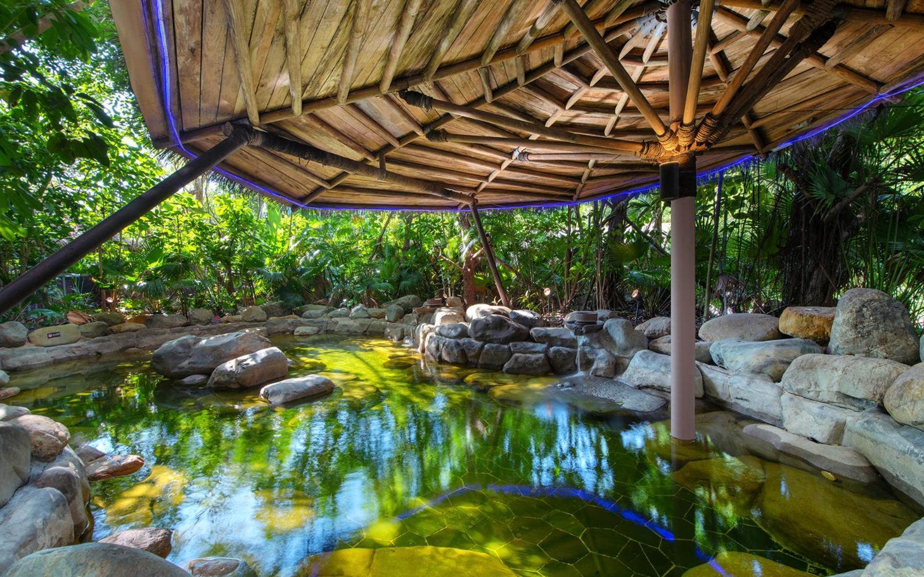 Howard Johnson Sandalwoods Resort Huizhou Huidong Exterior photo