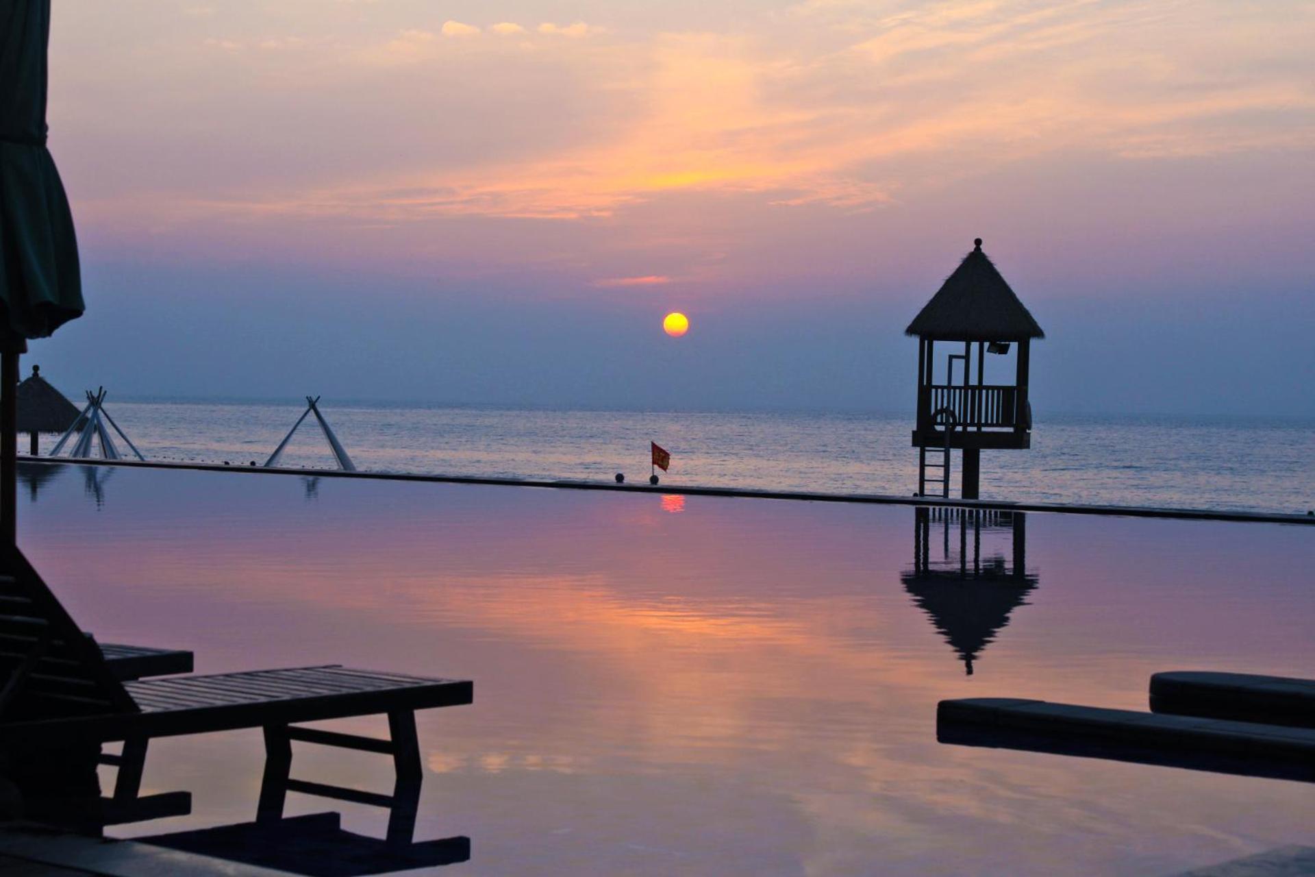 Howard Johnson Sandalwoods Resort Huizhou Huidong Exterior photo