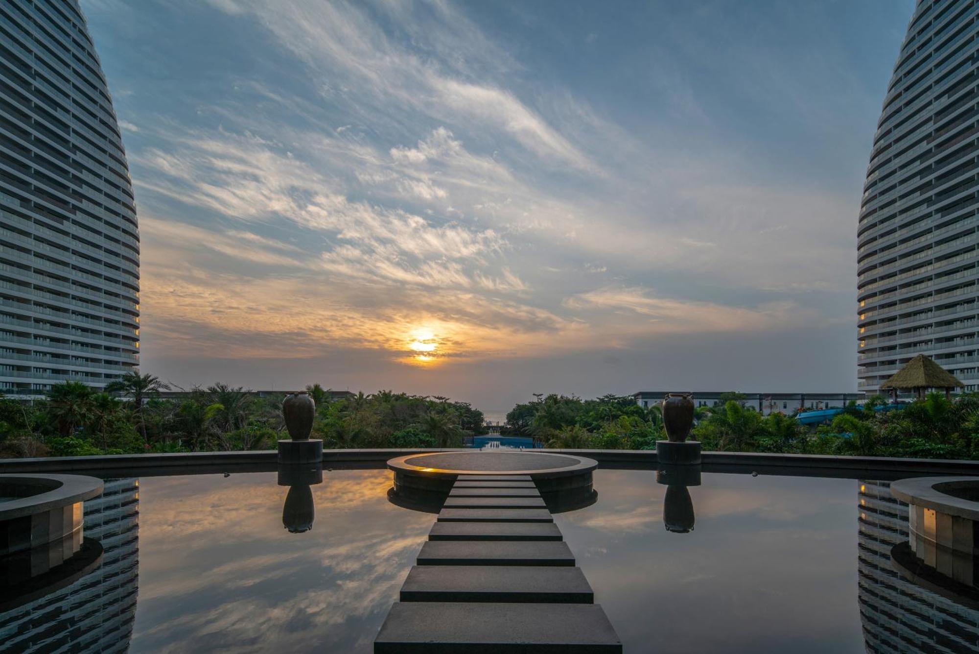 Howard Johnson Sandalwoods Resort Huizhou Huidong Exterior photo